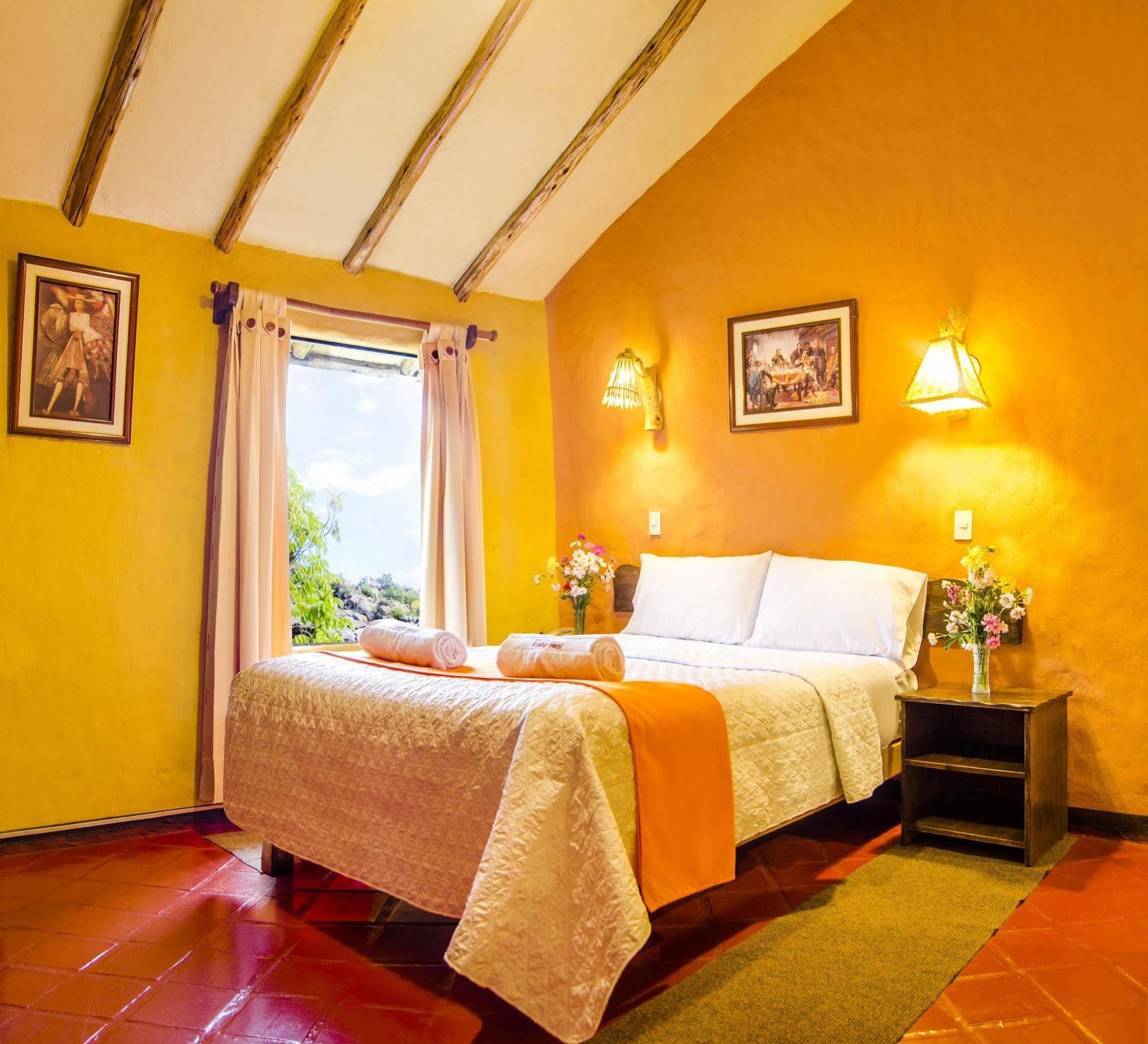 Hotel Kuntur Wassi Кабанаконде Екстериор снимка